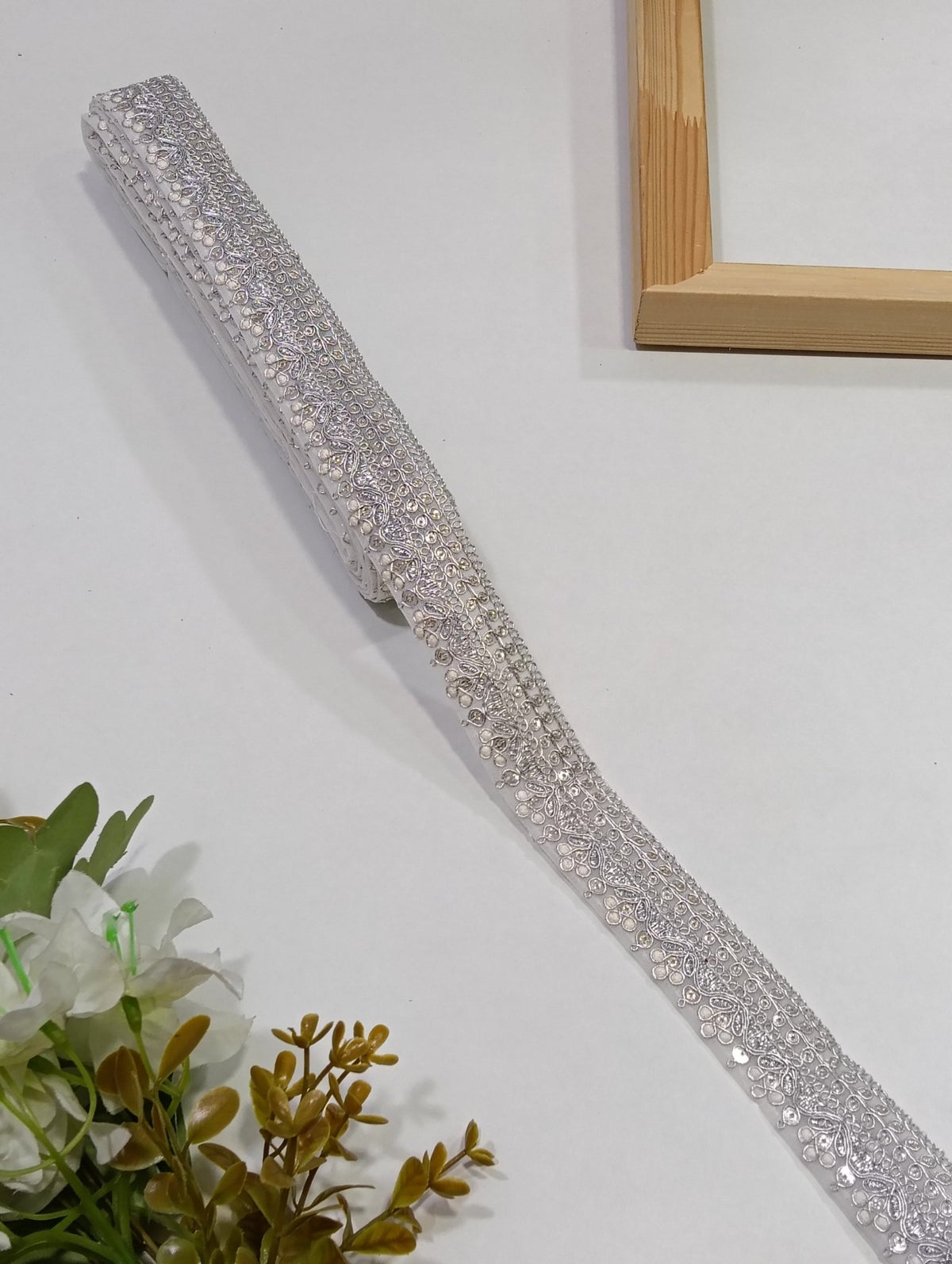 JA15086 Jari Border - Artiza Lace