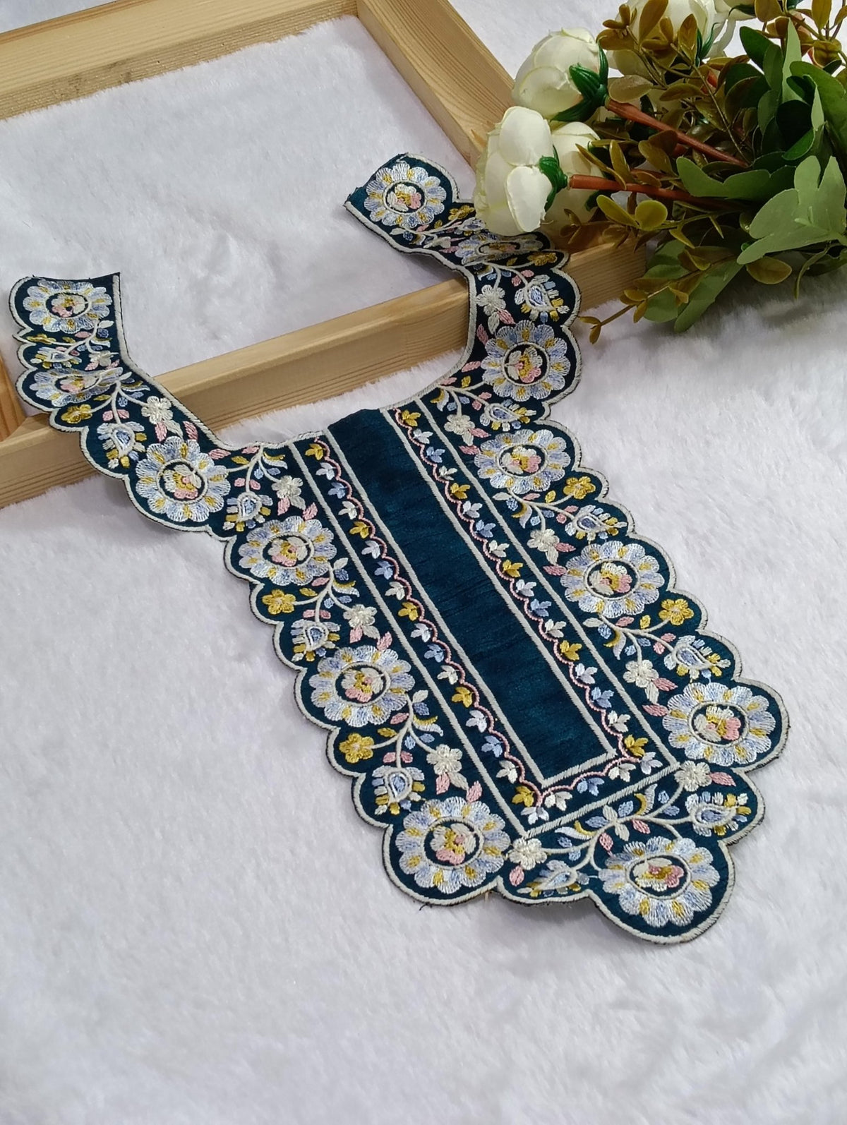 Embroidered Neck Patch Design NE1091 - Artiza Lace