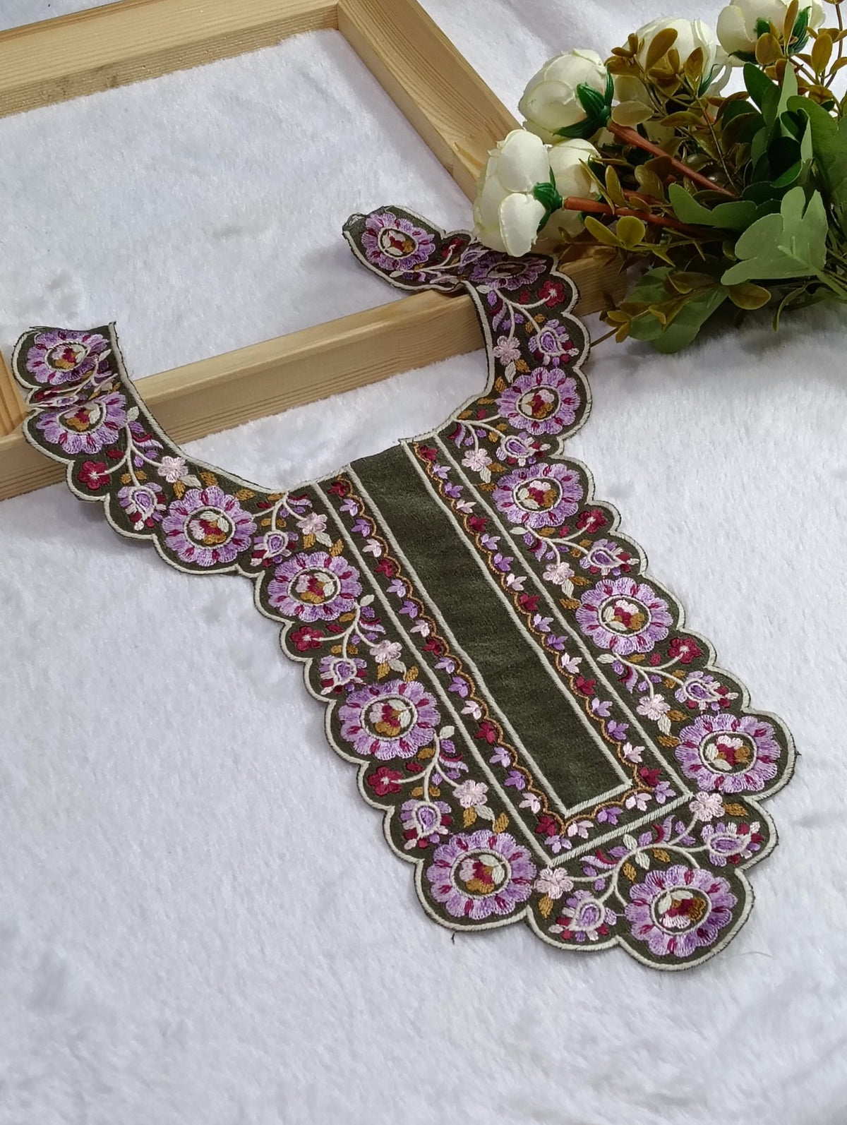 Embroidered Neck Patch Design NE1091 - Artiza Lace