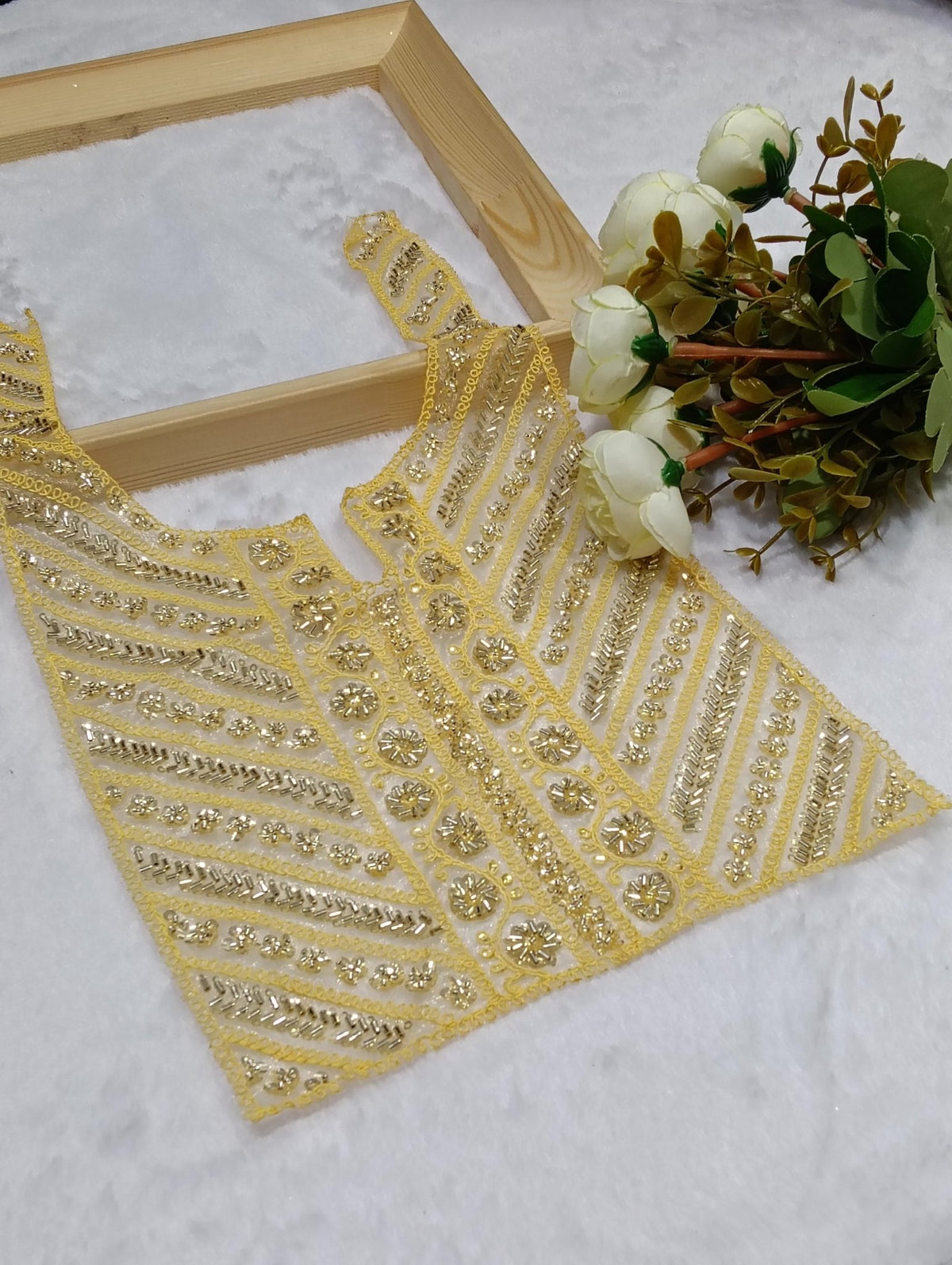 Embroidered Neck Patch Design NE543 - Artiza Lace