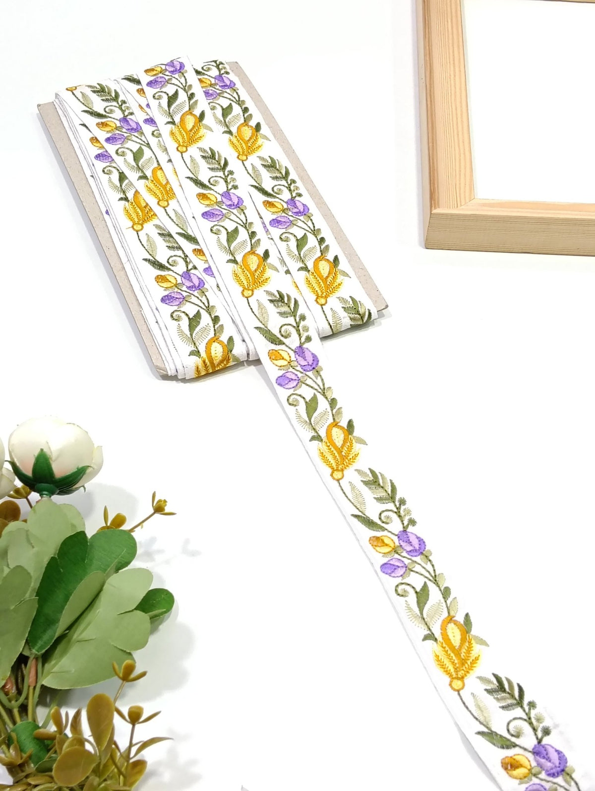 JA12554 Jari Border - Artiza Lace