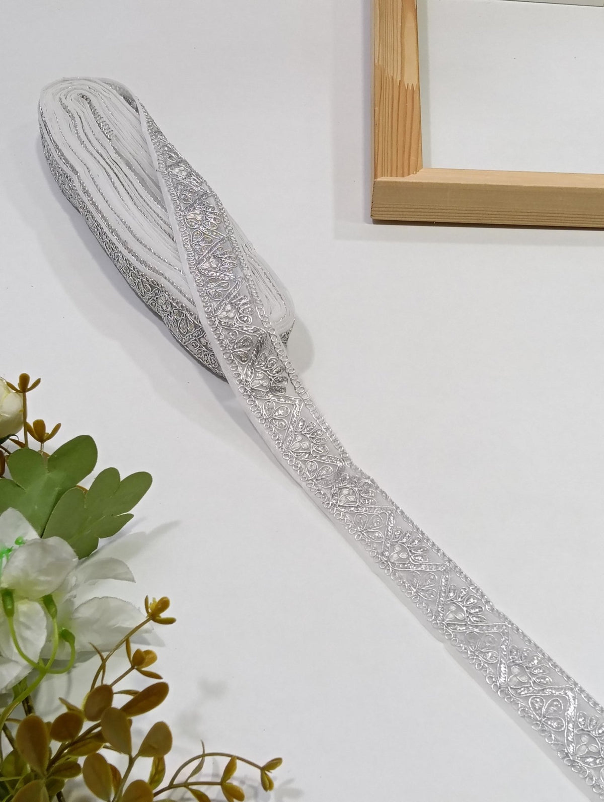 JA15085 Jari Border - Artiza Lace